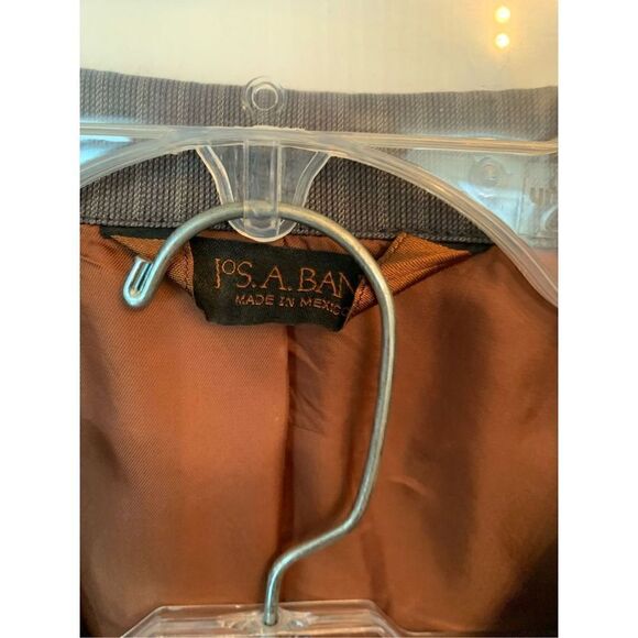 Jos A Bank gray stripped suit size 43R jacket and pants 37R 100% wool - Picture 8 of 9